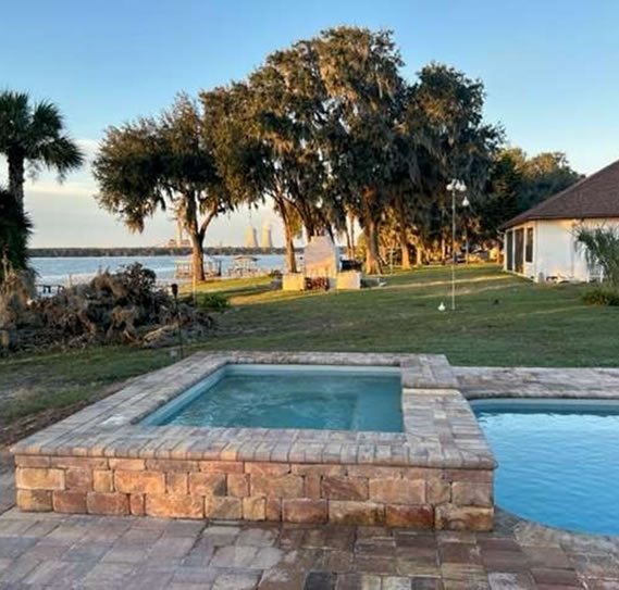 Sale Fiberglass Spa Quatro in Florida