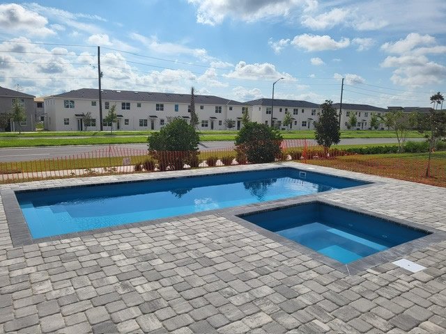 Fiberglass Spa Quatro